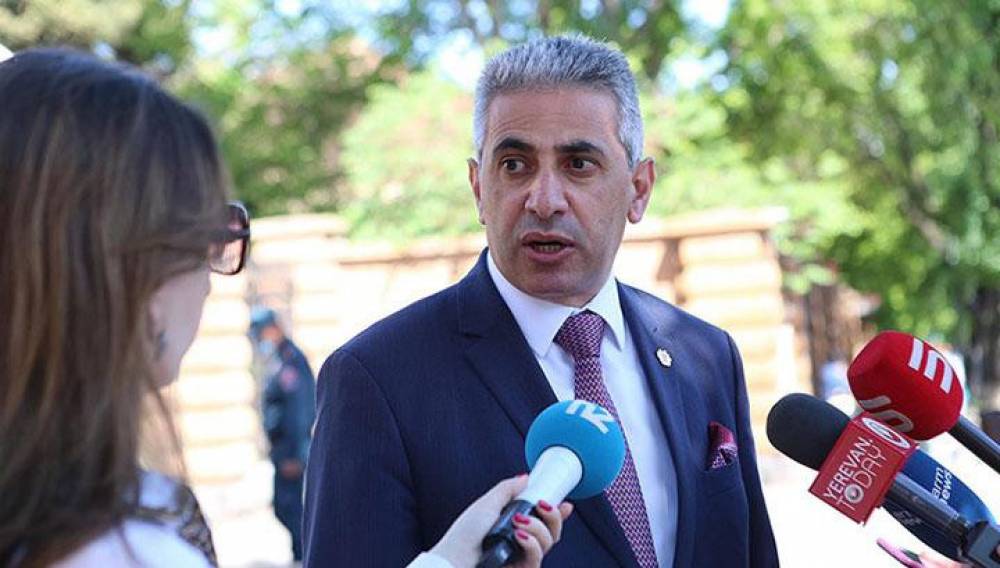 Էդգար Ղազարյանը ՔՊ-ական պատգամավորներ Արթուր Հովհաննիսյանից և Ռուստամ Բաքոյանից պահանջում է ներողություն և փոխհատուցում, նա դիմել է դատարան