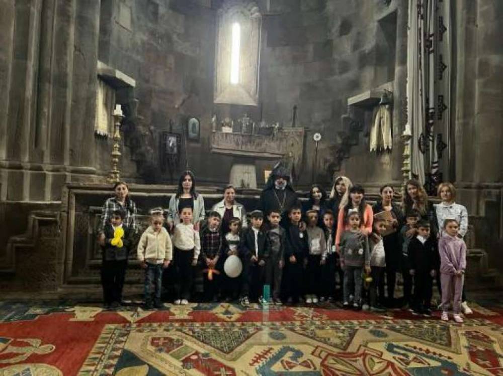 Արցախցի փոքրիկ դպրոցականները Գանձասարի վանքում աղոթք բարձրացրին` հանուն բարօր ապագայի
