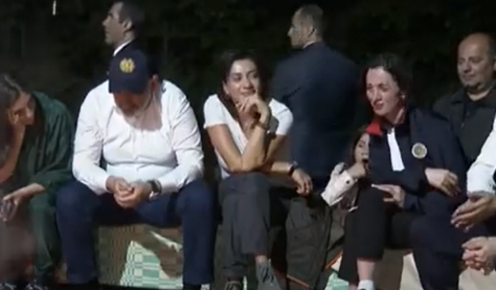 Համոզեցիք, այ սենց ժամացույց կստանան եզրագիծը 1-ինը հատող տղան ու աղջիկը. Փաշինյան