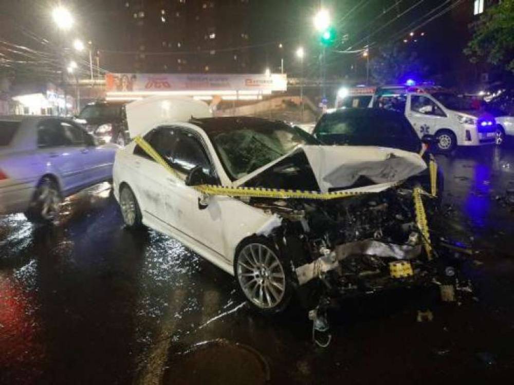 Երևանի Ռուբինյանց փողոցում ավտովթար է եղել․ դեպքի վայր է մեկնել երկու մարտական հաշվարկ