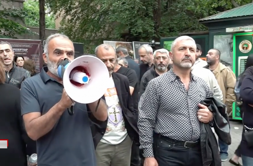 Վեհափա’ռ, դու պտի գաս և զոհվածների ծնողների կողքին կանգնես, հայրենիք ենք կորցնում