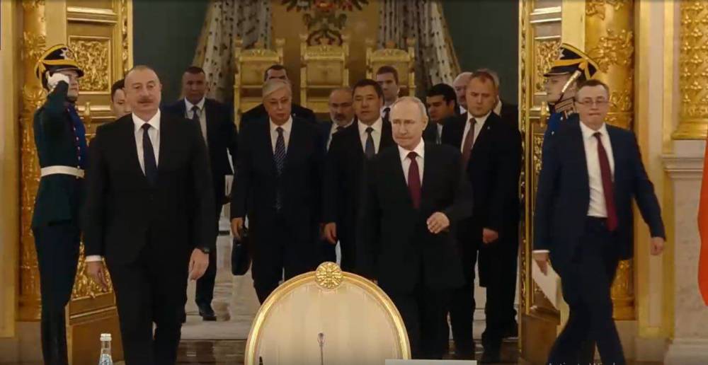 Ալիև-Փաշինյան բանավեճը սկզբից մինչև վերջ բեմադրված էր. Փաշինյանը սցենարով իրեն հատկացված տեքստը ջանադրաբար անգիր էր արել. Արմեն Այվազյան