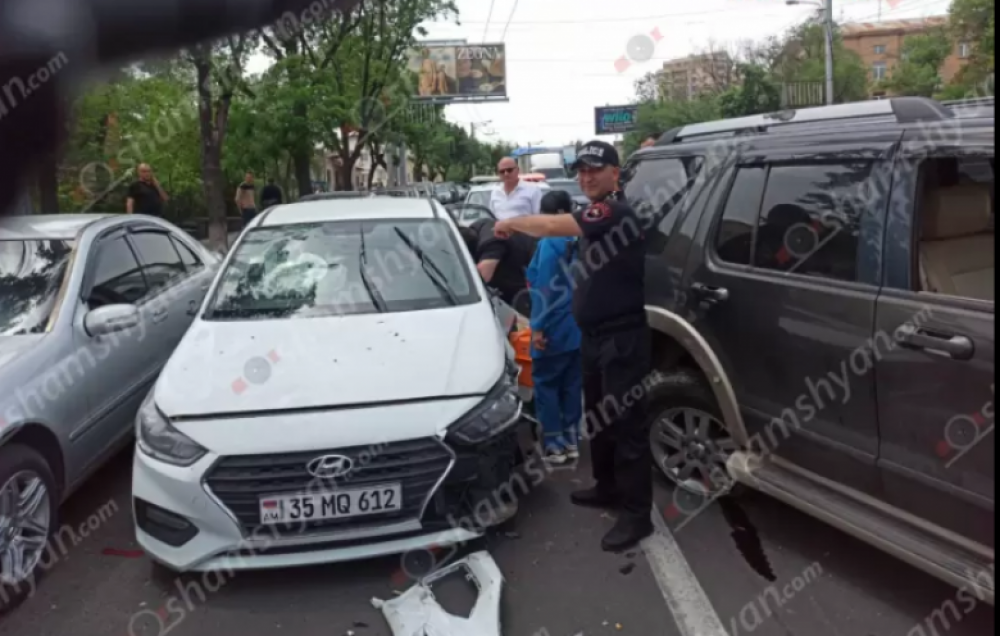 Երևանում 77-ամյա տատիկը Hyundai-ով բախվել է 2 Mercedes-ի, Chevrolet-ին, Honda-ին և Ford-ին
