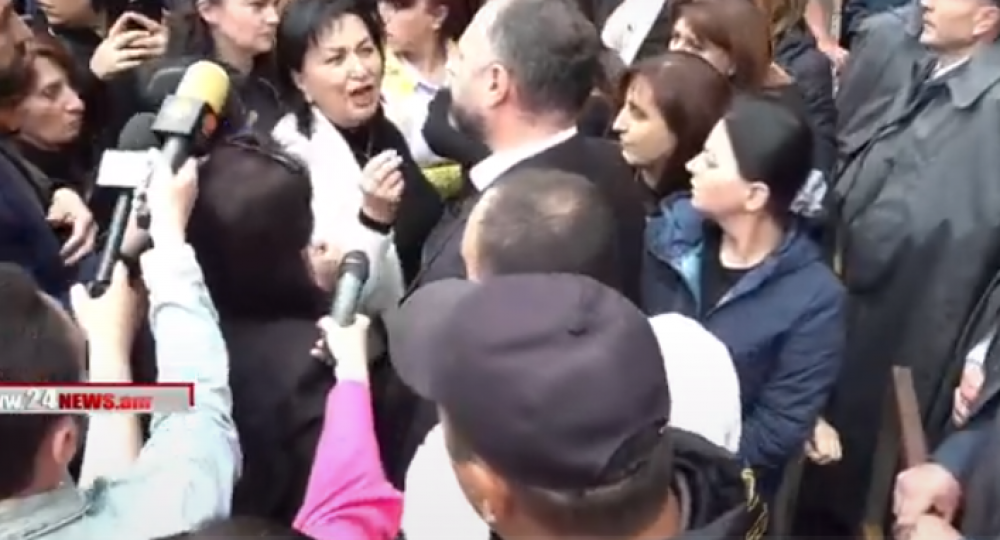 Խուլիգաններ, բոլորդ եք պատասխան տալու. իրարանցում Գայանե Հակոբյանի կալանքի մասին լուրից հետո