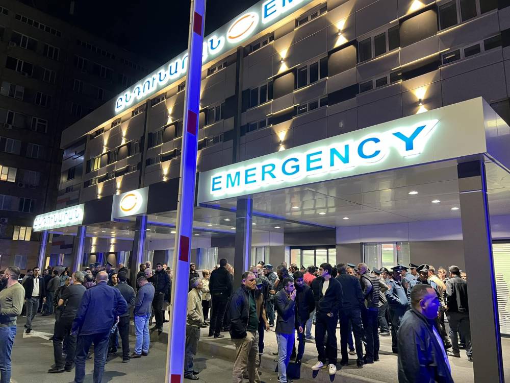 Իրավիճակը այս պահին՝ «Էրեբունի» հիվանդանոցի մոտ. (տեսանյութ)