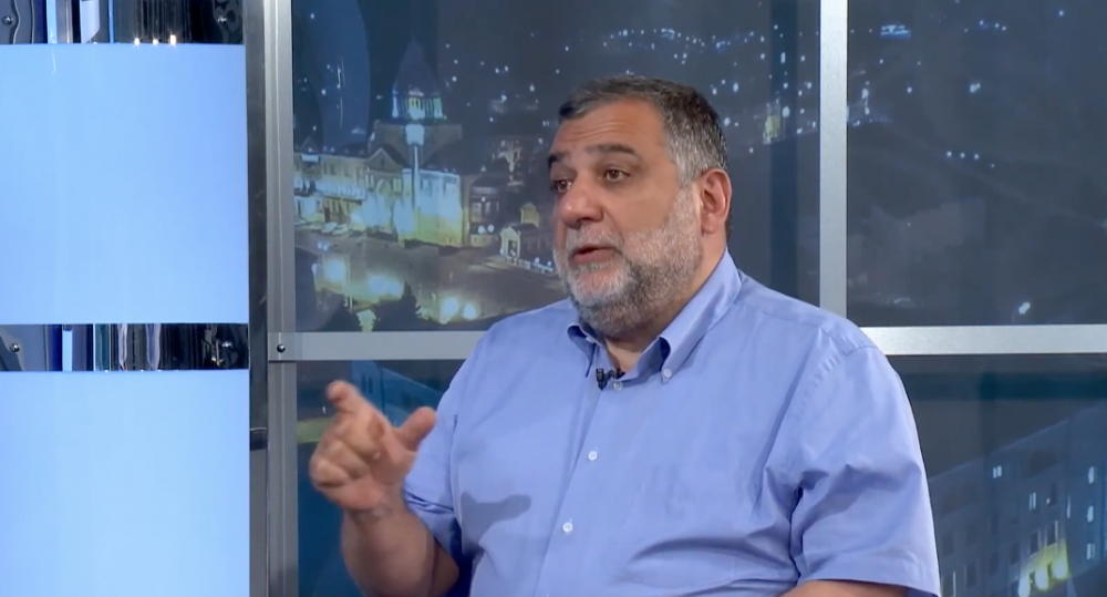 Անգրագետ են և իրավունք չունեն քաղաքականությամբ զբաղվելու. Ռուբեն Վարդանյանը՝ Արսենյանի մասին