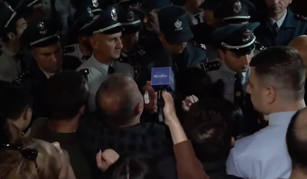 Դատարանի բակում` իրավիճակը կտրուկ սրվեց. (տեսանյութ)