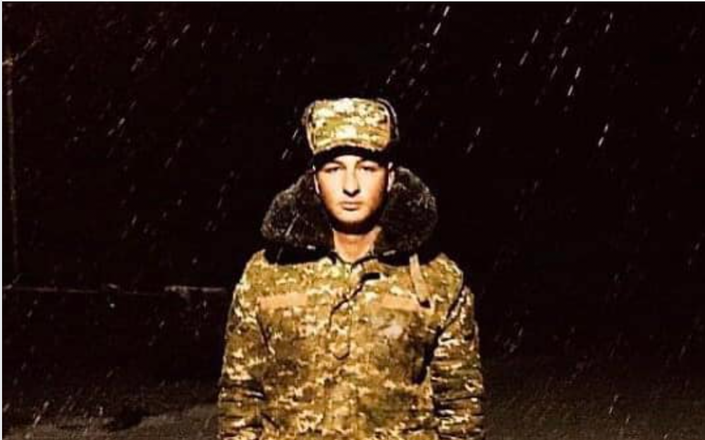 Համայնքապետն այցելել է Սոթքում զոհված զինծատայողնի տուն, հայրը շատ ծանր վիճակում է, ոչինչ չի կարողացել հայտնել․ համայնքապետի օգնական