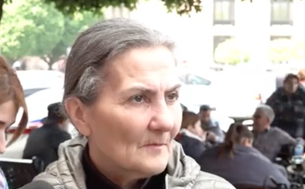 Մեզ կործանած մարդուն մի օր առաջ պետք է աթոռից գցենք, նա վախկոտի մեկն է. զոհվածի մայր