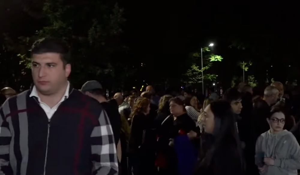 Ուղիղ միացում՝ դատարանի բակից