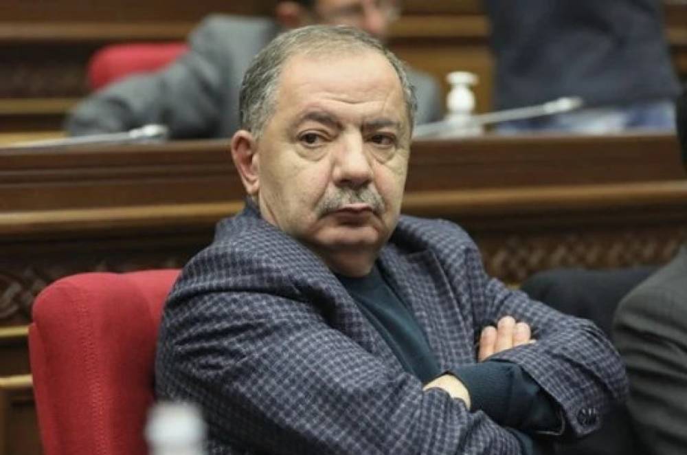 Ումի՞ց ես կադաստրի վկայական ուզում՝ Ալիևի՞ց, դու ո՞վ ես, ի՞նչ ես անում այստեղ. Աղվան Վարդանյանը՝ Փաշինյանին