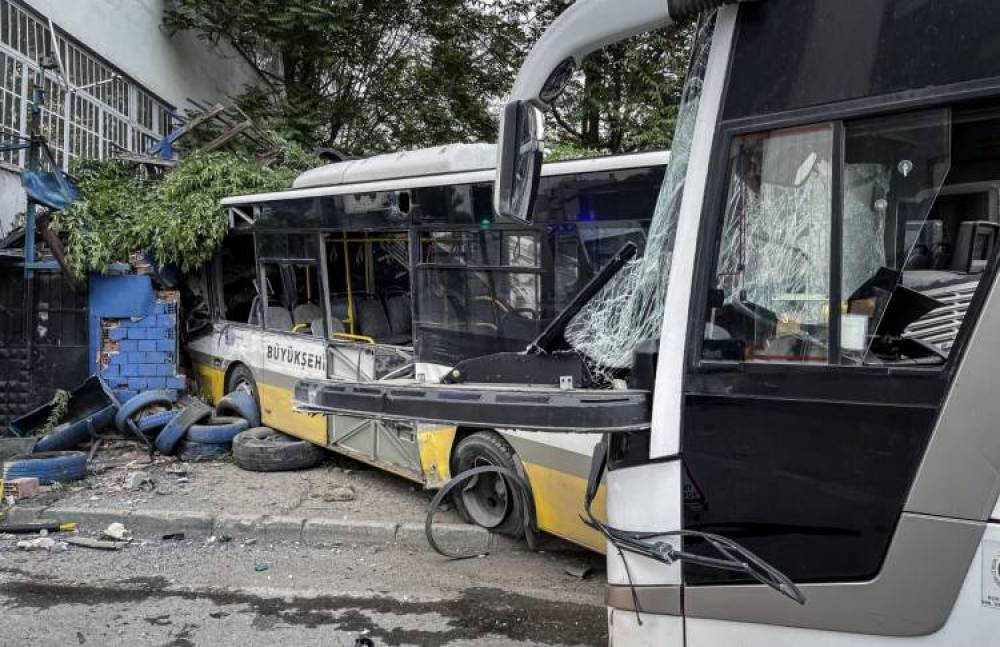 Հասարակական տրանսպորտը բախվել է ավտոբուսին. կան տուժածներ (լուսանկարներ)