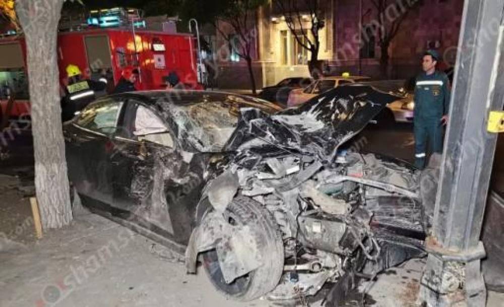 Կառավարության շենքի մոտ Կոտայքի դատախազը ոչ սթափ վիճակում ավտովթարի է ենթարկվել․ կան վիրավորներ