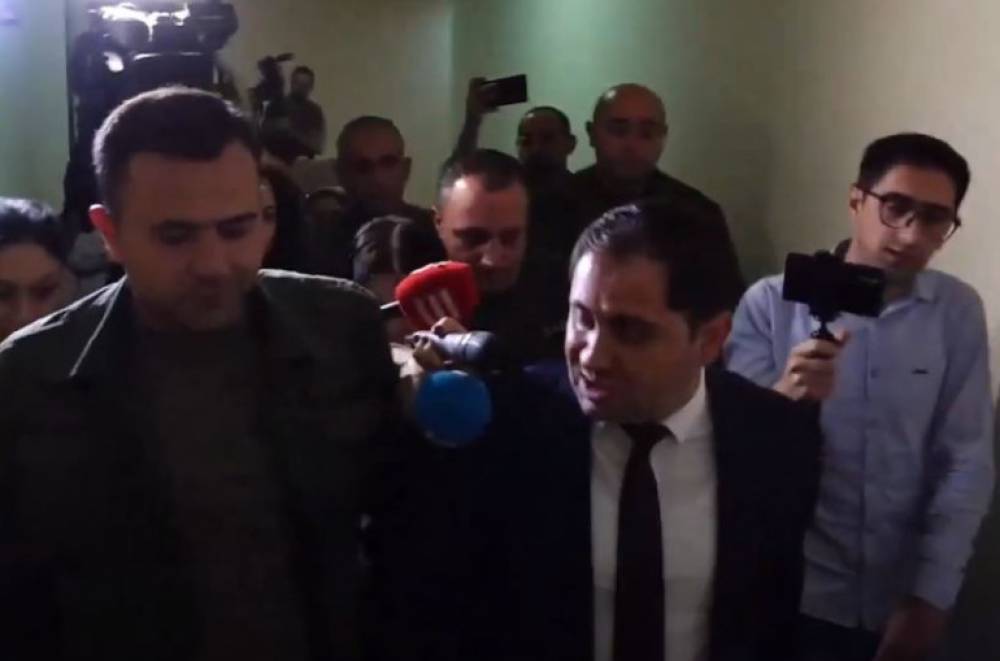 Այդ հեքիաթները պատմողներին էլ գնացեք հարցրեք. Պապիկյանը՝ զինծառայողներին առևանգելու լուրի մասին