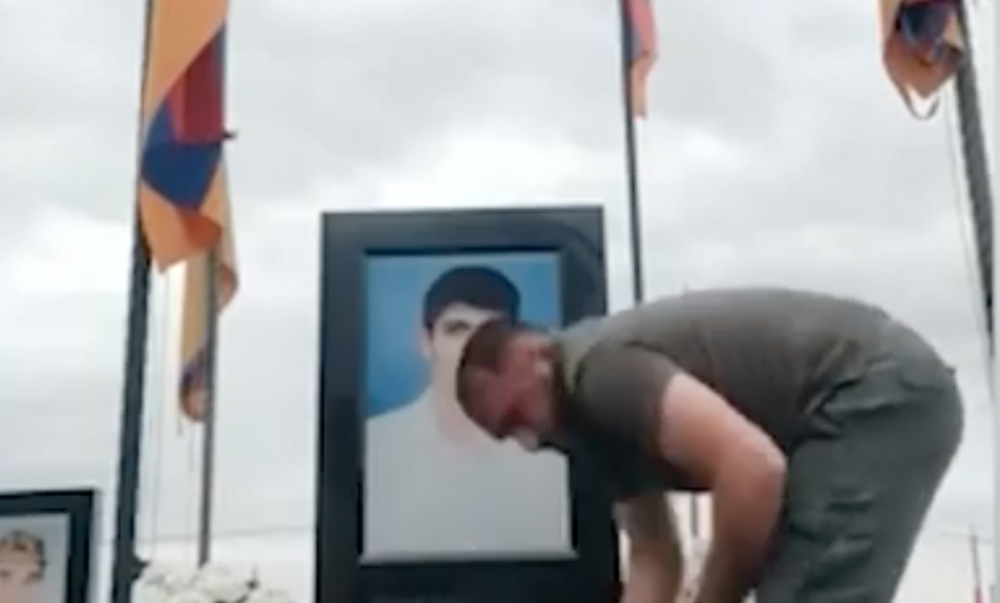 Քաղաքացին այցելել է կալանավորված Գայանե Հակոբյանի որդու շիրիմին, խնամել այն