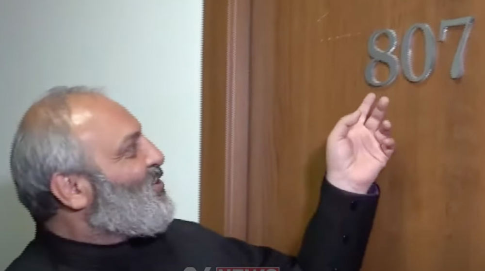 Սա այն «պատմական» սենյակն է, որտեղից փորձում էին ինձ գաղտնալսել, չեն հասկանում, որ ես եմ իրենց լսում