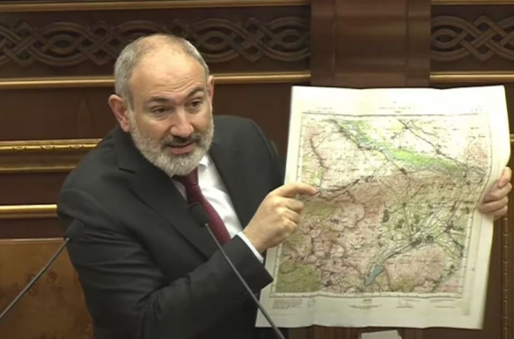 Փաշինյանը խորհրդարանում ցույց տվեց քարտեզը, որով իրականացվել է սահմանազատումը