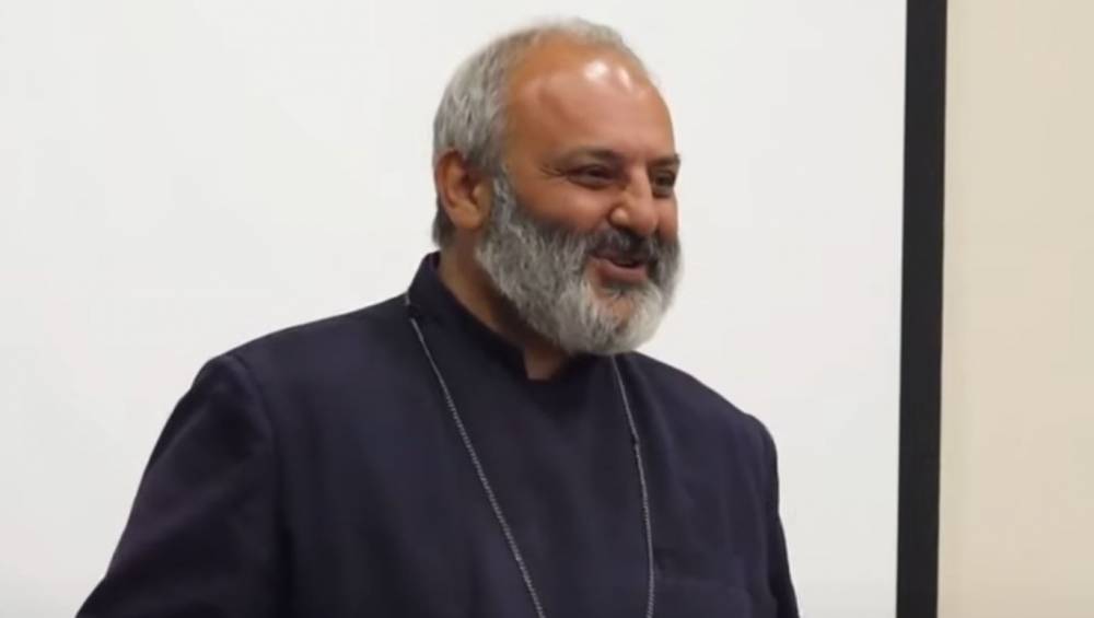 Ում հետ ողջագուրվում եմ, գործից հանում են, բժիշկ Դանիելյանն էլ այլևս ազատ քաղաքացի է. Սրբազան