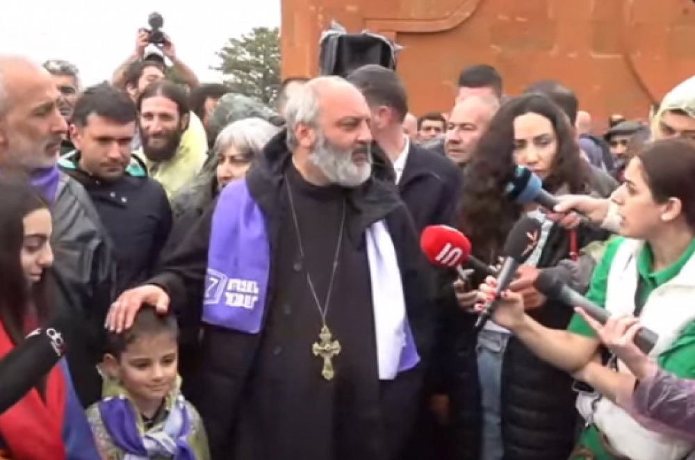 Փաստն արձանագրենք, որ այստեղ չի, միգուցե դրսից թելադրել են՝ Սարդարապատ չգնաս. Բագրատ Սրբազանը՝ Փաշինյանի մասին