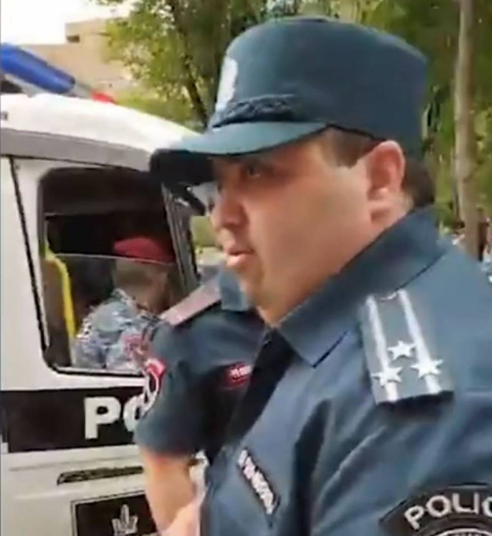 Զզվում եմ ձեզնից. Կոտայքի ոստիկանության պետը՝ լրագրողին