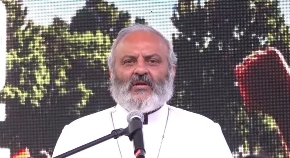 «Պահիր Քո' Սուրբ ժողովրդին». Բագրատ Սրբազանը ժողովրդի հետ աղոթում է հանրահավաքին ընդառաջ