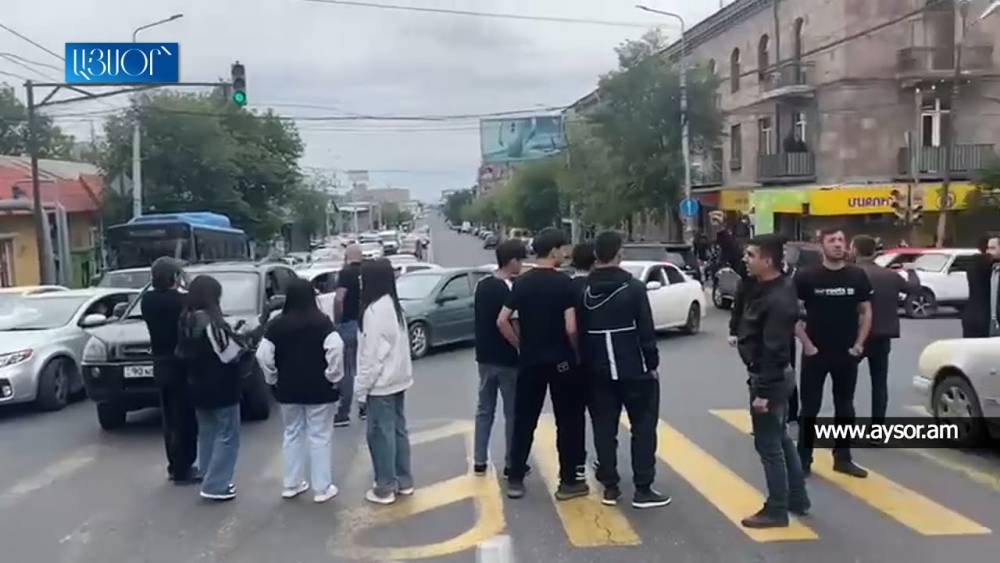 Քաղաքացիները ինքնաբուխ փակել են Տիչինայի փողոցը