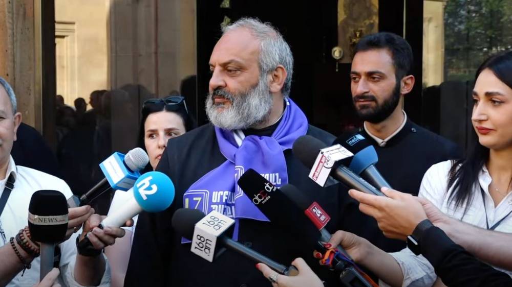 Երեկ տեղի է ունեցել մեր վերջին շրջանի ամենամեծ uրբապղծnւթյnւնը․ Բագրատ Սրբազանը՝ Սարդարապատի հուշահամալիրում տեղի ունեցած միջադեպի մասին