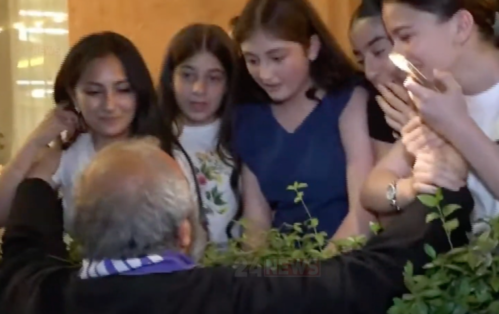 Երեխե'ք ջան, ձեր աչքերի լույսով ու մաքուր հոգով ճշմարտությունը հաղթելու է. Բագրատ Սրբազան