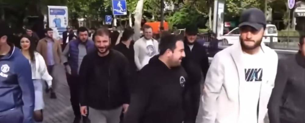 «Հայ, Հայաստան, Հայրենիք ու Աստված».  Քաղաքացիները իրազեկման ակցիա են իրականացնում Աբովյան փողոցում