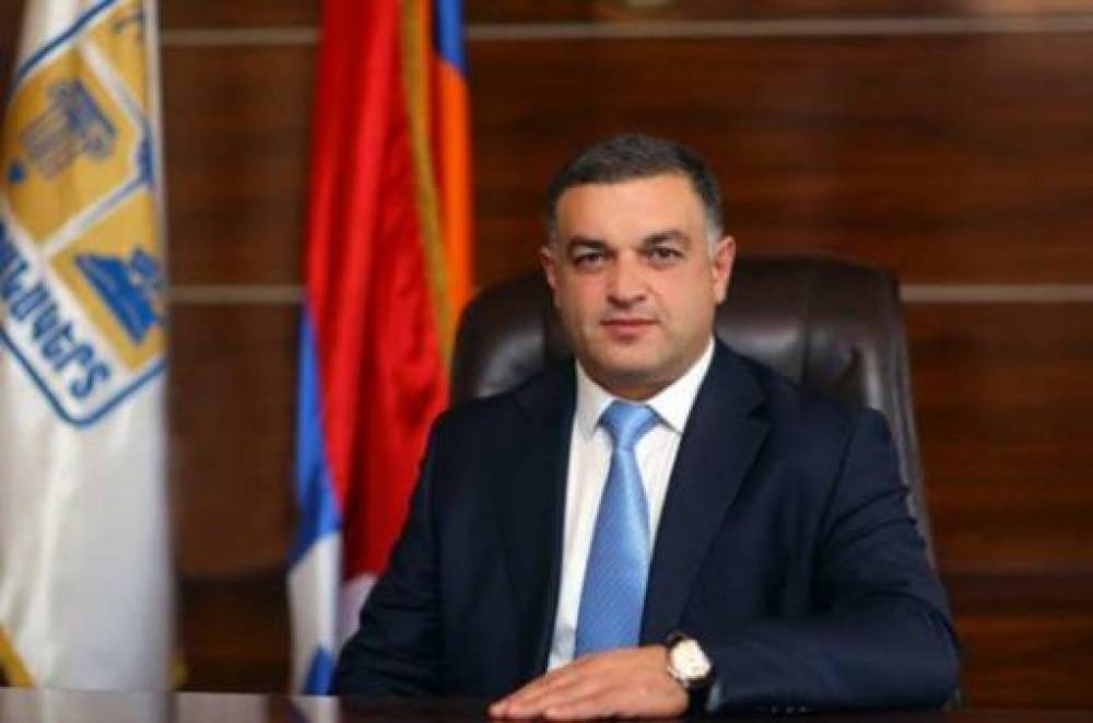 Խուզարկում են Ստեփանակերտի քաղաքապետի տունը