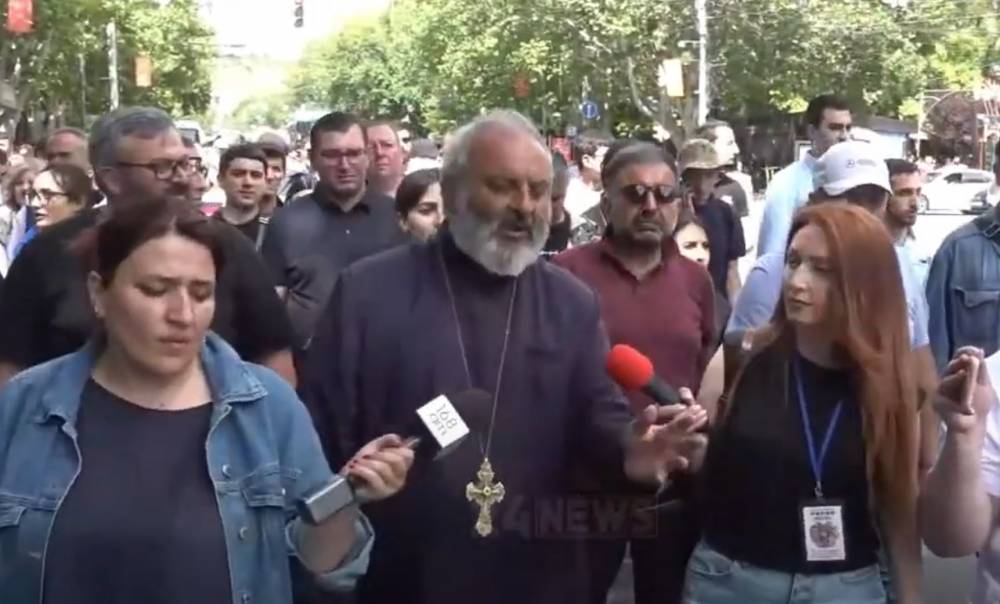 Հայաստանում մարդ կա՞, որ չգիտի՝ Արման Բաբաջանյանը այլ դաստիարակություն է ստացել. Սրբազան