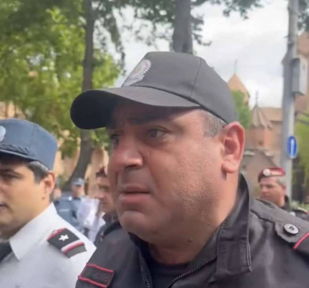 «Անդաստիրակ լակոտ», «թուրքը հերդա», «թուրքը մերդա». ոստիկանը վիրավորել է հայկական հողերը թշնամուն չհանձնելու համար պայքարող երիտասարդ աղջկան