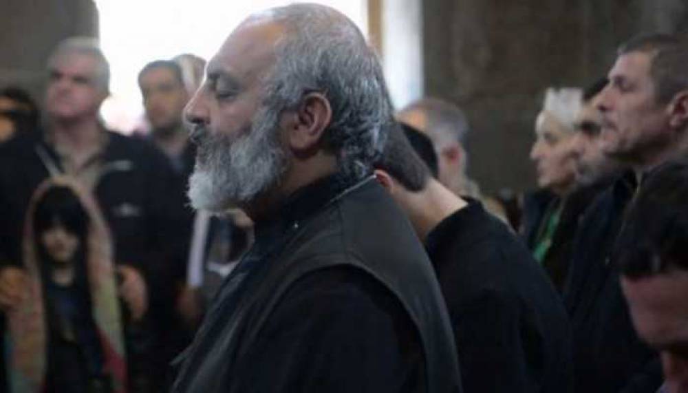 LIVE. Բագրատ Սրբազանն ու պայքարին միացած քաղաքացիները Սուրբ Աննա եկեղեցու բակում են
