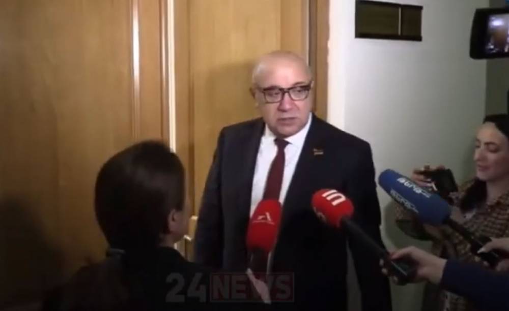 Գուրգեն Արսենյանը պատրաստ է քննարկել Սրբազանի հետ հանդիպման առաջարկը, եթե իր անունը հնչի