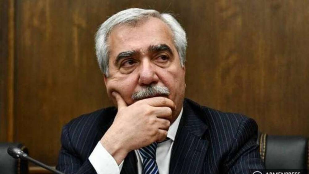 Ուժը ջրի շշի վրա է պատում. Անդրանիկ Քոչարյանի նյարդերը տեղի են տվել