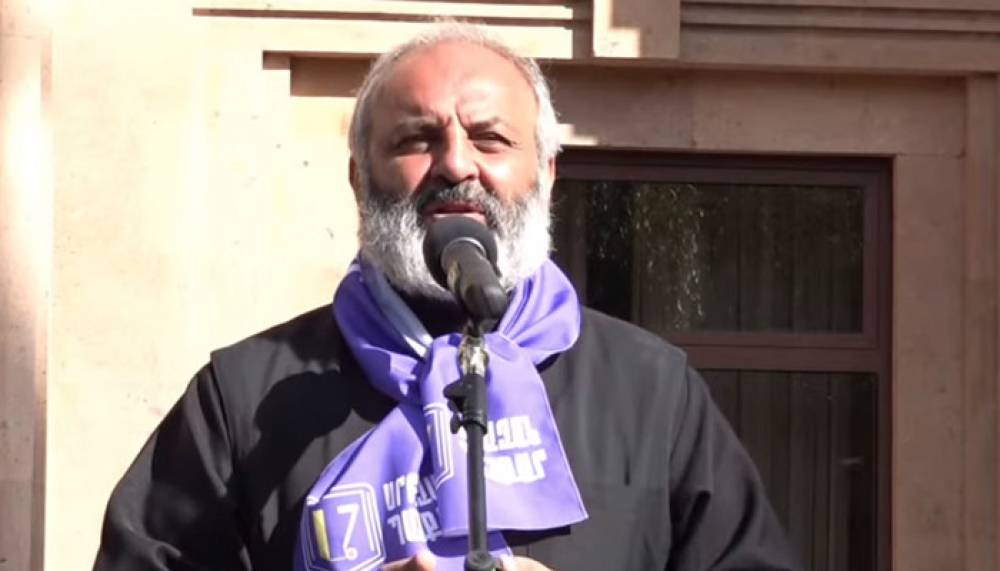 LIVE. Սուրբ Աննա եկեղեցու բակում Բագրատ Սրբազանն ամփոփում է օրը