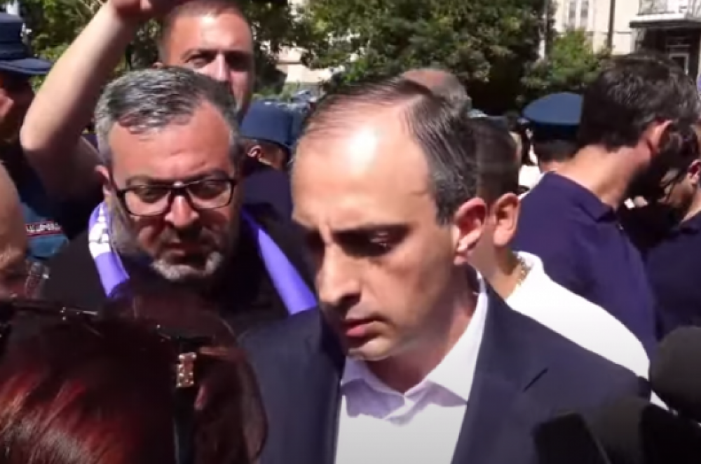 Վեհափառի մուտքը Սարդարապատ խոչընդոտվել է, քանի որ առկա է միջոցառմանը հրավիրվածների ցուցակ. Ոստիկանության պաշտոնյա
