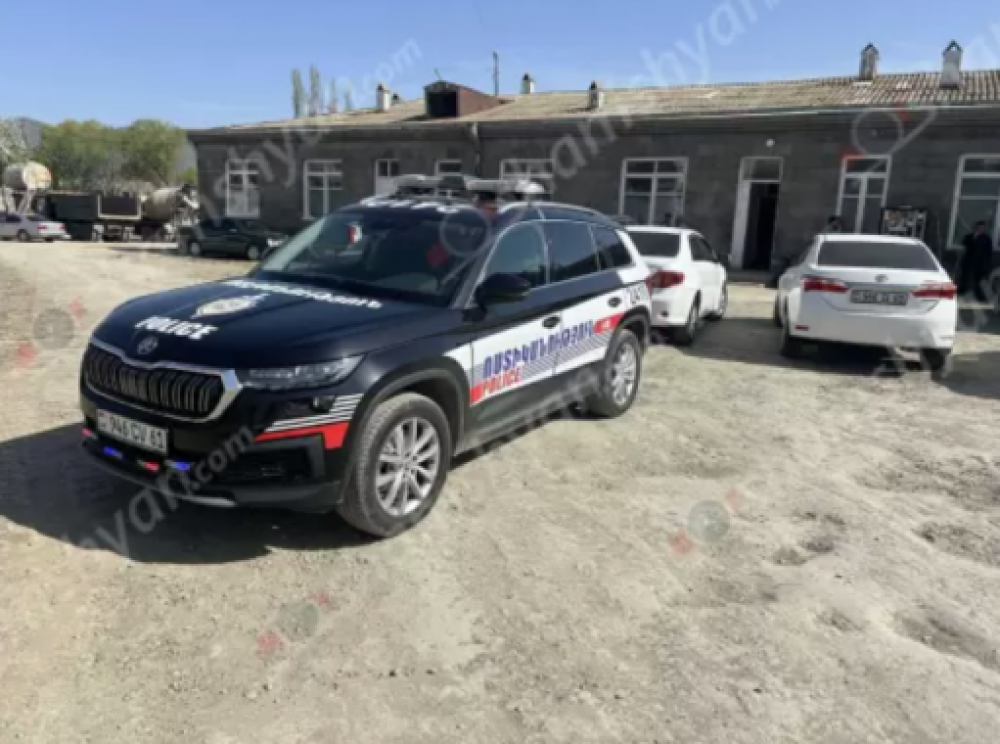 Սյունիքում 14-ամյա տղան սինդրիկ հավաքելիս վնասվել է և հոսպիտալացվել․ կասկածելի պայթյուն է եղել