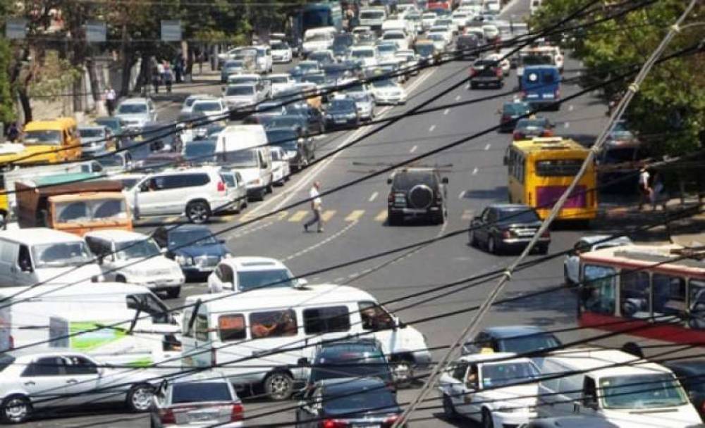 Մայրաքաղաքում երթևեկությունը կաթվածահար է