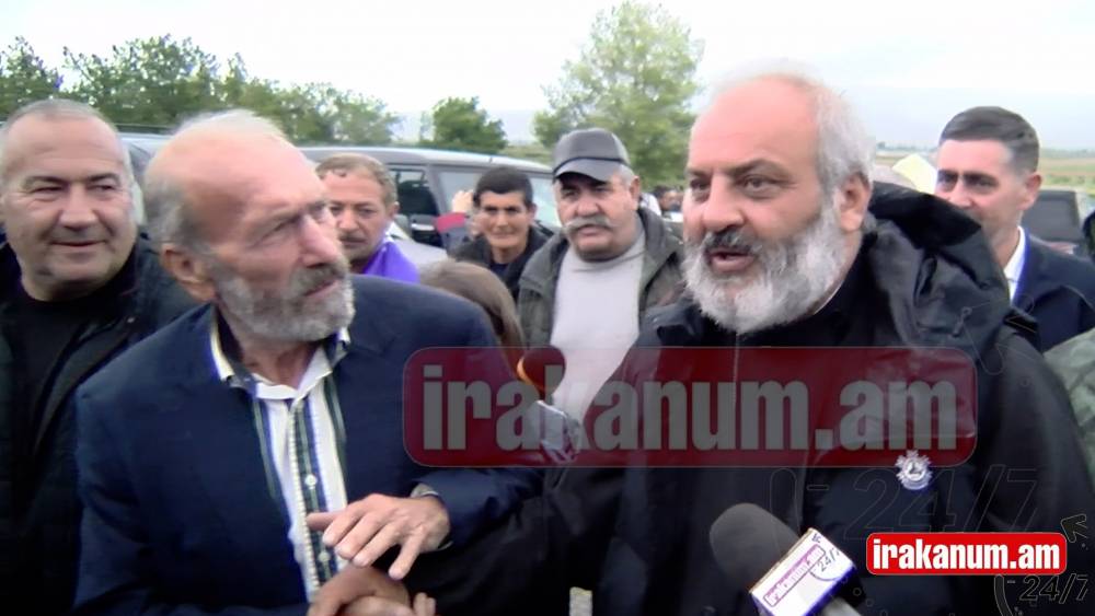 «Վարչապետ ջան, դու մեր փրկիչն ես»․ քաղաքացին՝ Բագրատ սրբազանին