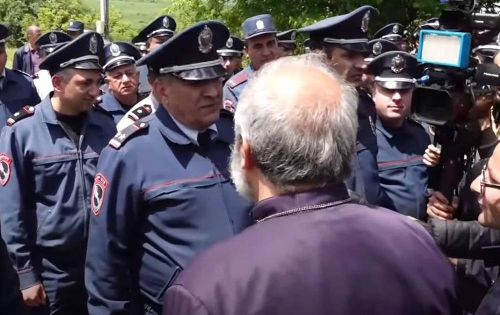 Անգամ թուրքերն իմ դիմաց ճանապարհ չեն փակել. Բագրատ Սրբազանին թույլ չեն տալիս մտնել Կիրանց