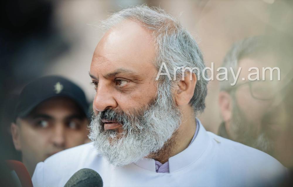 Ես հավակնություն ոչ ունեմ, ոչ էլ ցանկություն ունեմ. Բագրատ Սրբազանը՝ իրեն վարչապետի թեկնածու դիտարկելու Օսկանյանի առաջարկի մասին