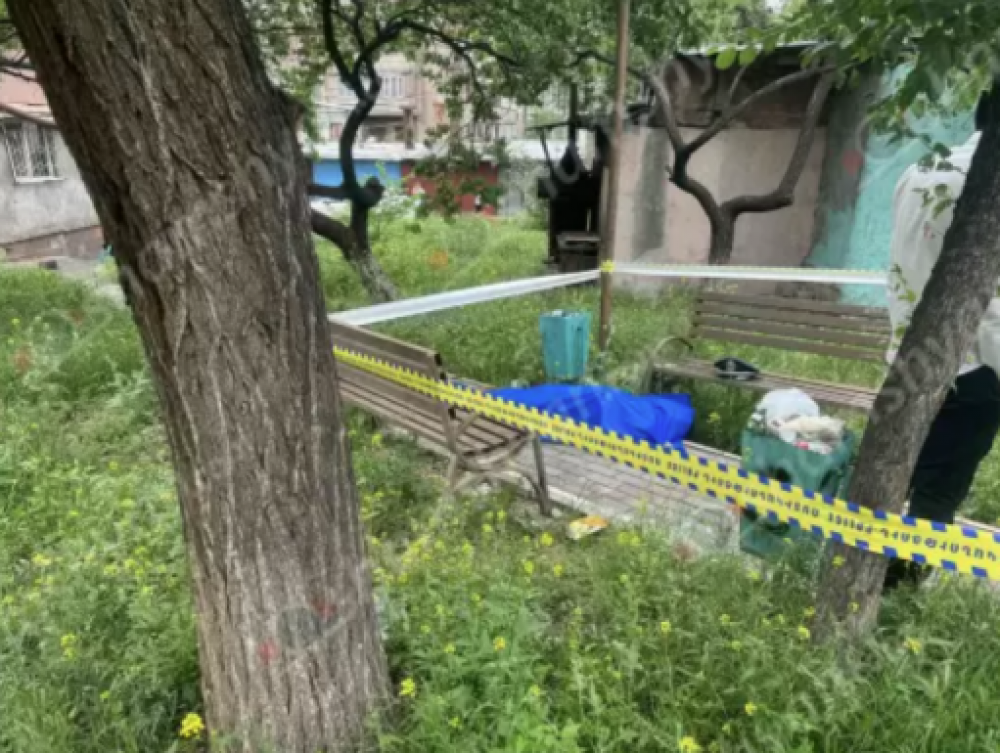 Երևանում Դրոյի փողոցի շենքերից մեկի բակում հայտնաբերվել է տղամարդու մարմին