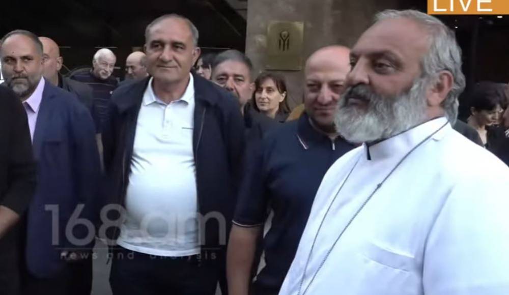 Վեհափառ Հայրապետն իմ հայրն է. այսօր ամեն ինչ կիմանաք գործընթացի մասին. Բագրատ սրբազան