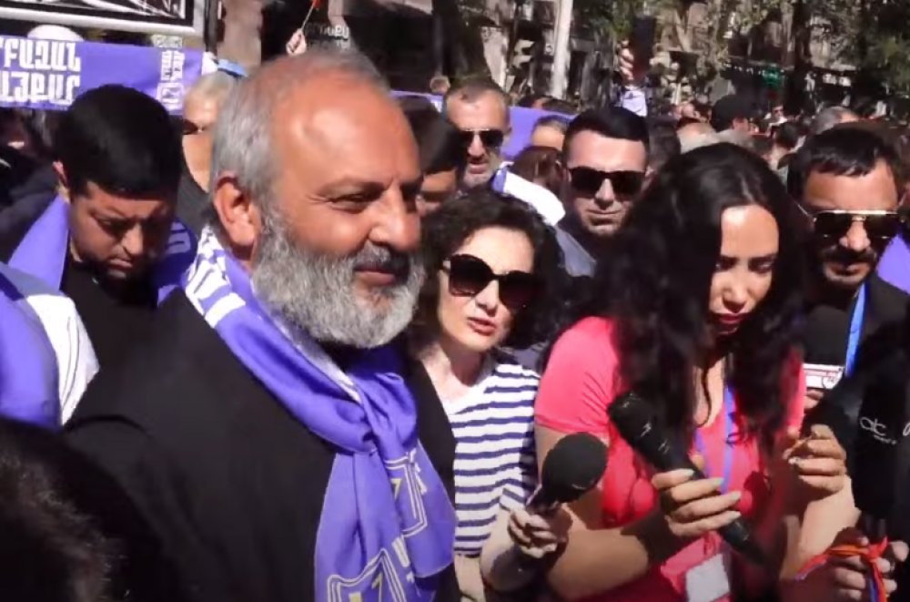 Ցայտնոտի մեջ ապրում են այս մարդիկ՝ վախի իշխանության ներքո, հուշահամալիրից բոլոր ծաղկեպսակներն են հանել, Վեհափառ Հայրապետի մուտքն են արգելել․ Բագրատ Սրբազան