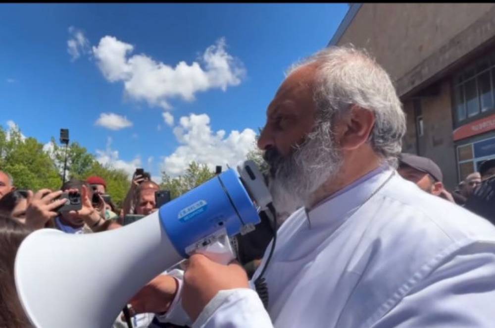 Մեր երթը լուռ է, շատ ինքնավստահ, շատ օրհնված, շատ Աստծով, շատ հայրենիքով ու շատ հաղթանակով. Բագրատ Սրբազան