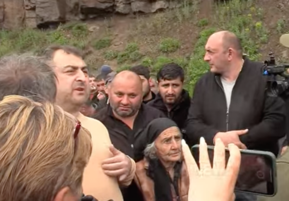 Եթե ուզում եք, գլխիցս էլ խփեք, մենակ հողերը մի տվեք, սա մեր տարածքն է. Կիրանցում գերլարված է