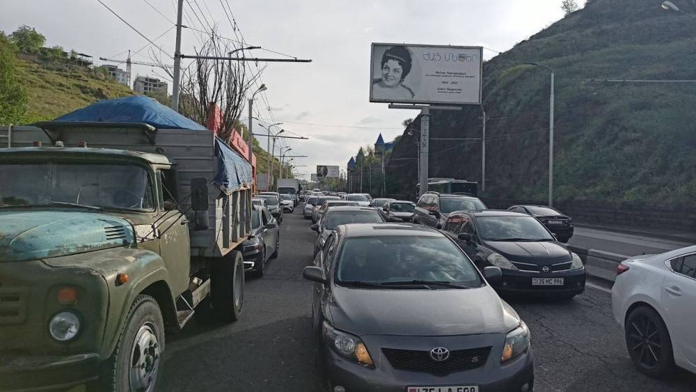 Քաղաքացիները պարալիզացրել են երթևեկությունը մի շարք փողոցներում