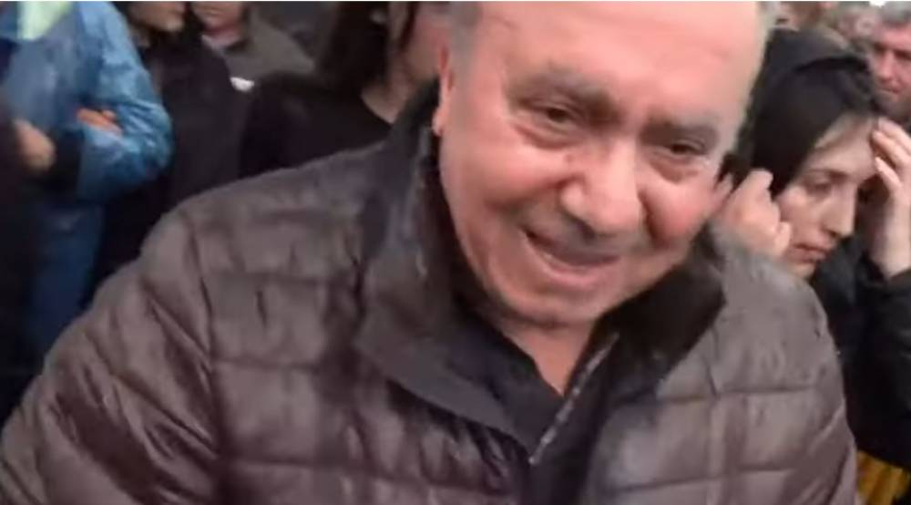 Մի հատ մարդ կա, պետք ա գործից հանել. Բագրատյանը միացավ Սրբազանի առաջնորդած երթին