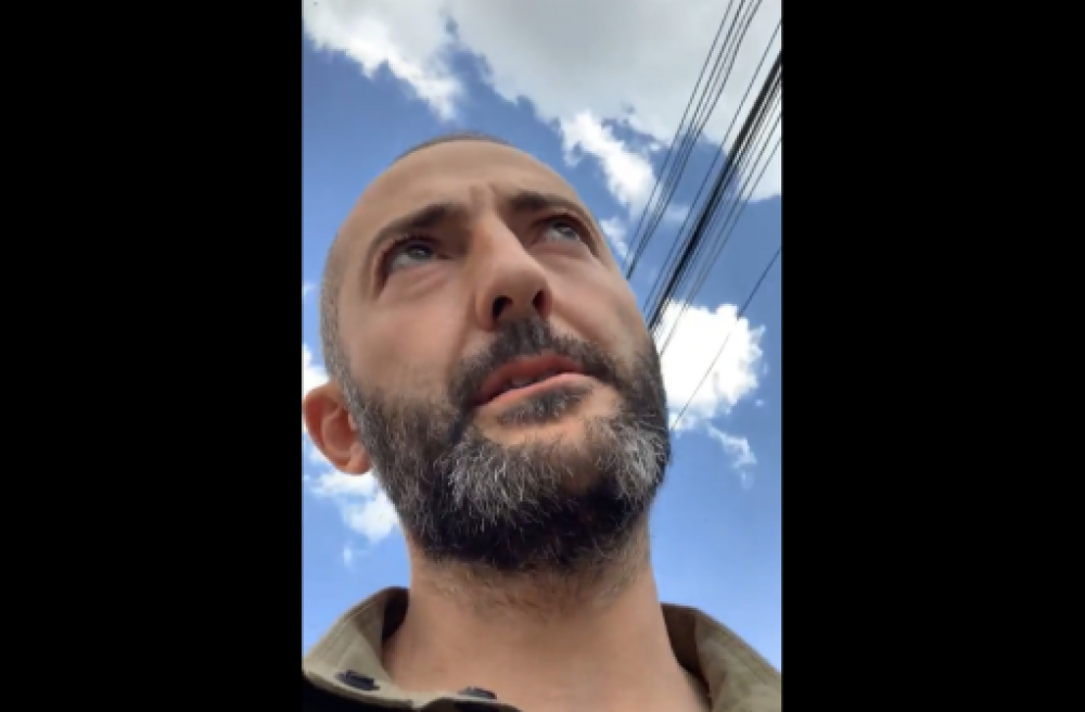 44-օրյա պատերազմի մասնակիցը կառավարության շենքի մոտ նստացույց է սկսում